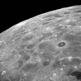 Снимок обратной стороны Луны с Аполлона 8