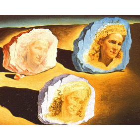 Три лица Гала на скалах