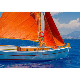 Оранжевые паруса и голубое море