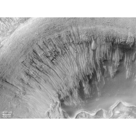 Кратер Ньютона, признаки недавнего присутствия воды на Марсе