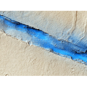 Разлом рядом с бороздами Цербера на Марсе